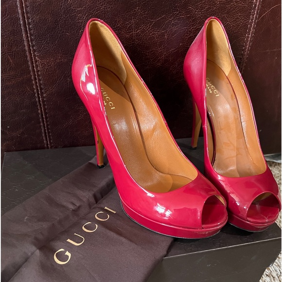 GUCCI Vernice Crystal New Raspberry Patton Leather Peep Toe Heels - EUC - Picture 1 of 12
